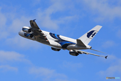 「スカイ」マレーシア A380-841 9M-MNF 出発です
