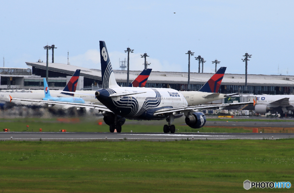 「曇り」 Aurora A319-111 VP-BUN Takeoff 