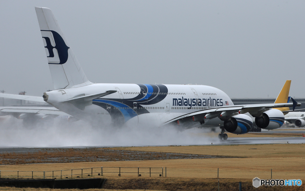 「青」? malaysia A380-841 9M-MND出発です
