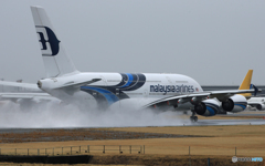 「青」? malaysia A380-841 9M-MND出発です