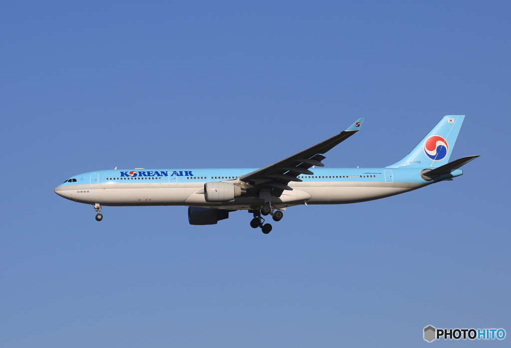 [青い空]　Korean A330-300 HL7720 着陸します 