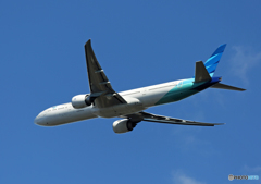 「青空」 Garuda 777-3U3 PK-GIE 出発です