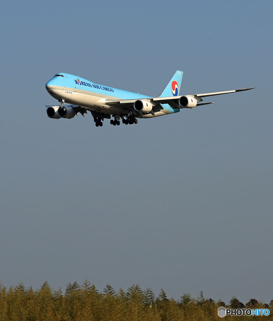 「Blue」 KOREAN 747-8 HL7609 着陸します