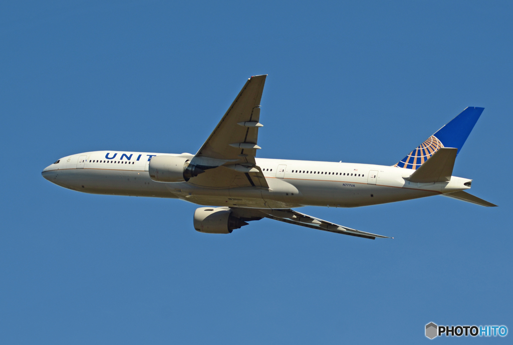 「晴れ」 UNITED 777-222 N777UA 飛び立ちです