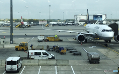 「空色」ウ イ ー ン 国 際 空 港 の 風 景