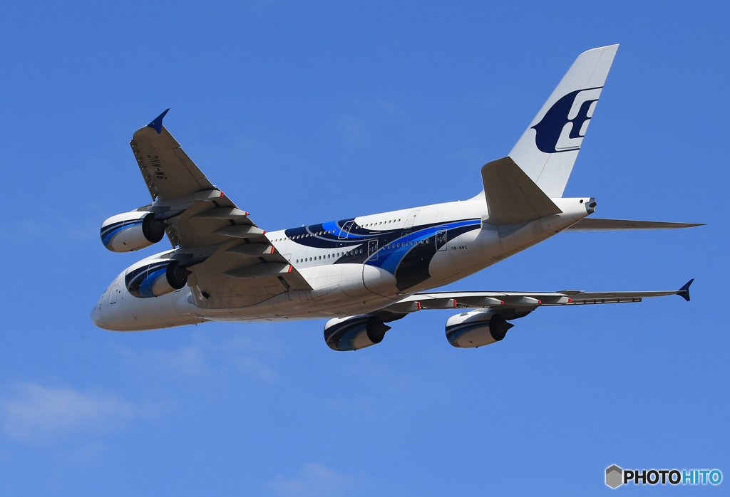  「青が大好き」 Malaysia A380-841 9M-MNC Takeof