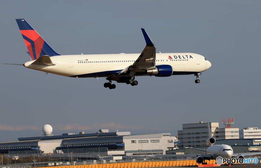 「SKY」 DELTA 767-332 N178DZ 到着