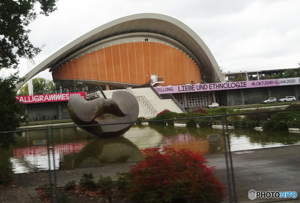 ドイツ（６０２）ベルリンのアートな丸い建物
