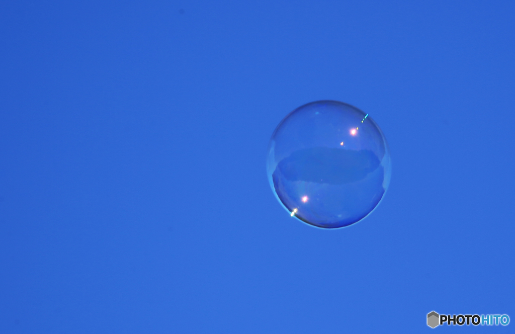 「青の空 」 そら高く シャボン玉が.....