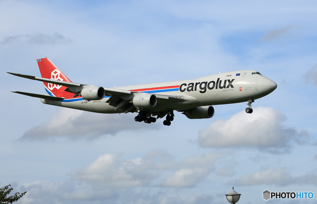 ☀「青い空」が一番 Cargolux 747-8 LX-VCA 着地前