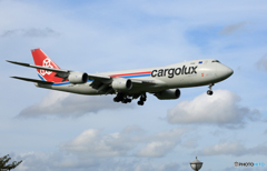 ☀「青い空」が一番 Cargolux 747-8 LX-VCA 着地前