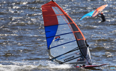 「青い海」ウインドサーフィン日ですね