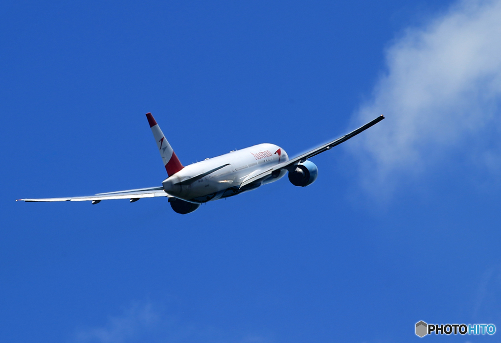 「空色」Austrian 777-2Z9 OE-LPB  出発です