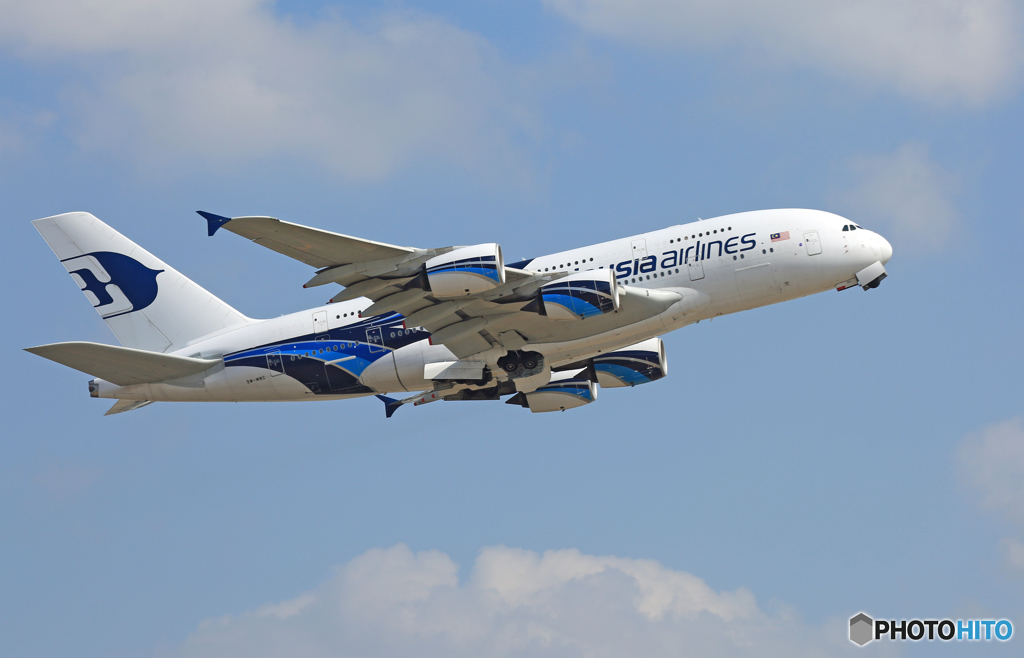 「青が好き」 Malaysia A380-841 9M-MNC飛び立ちです 
