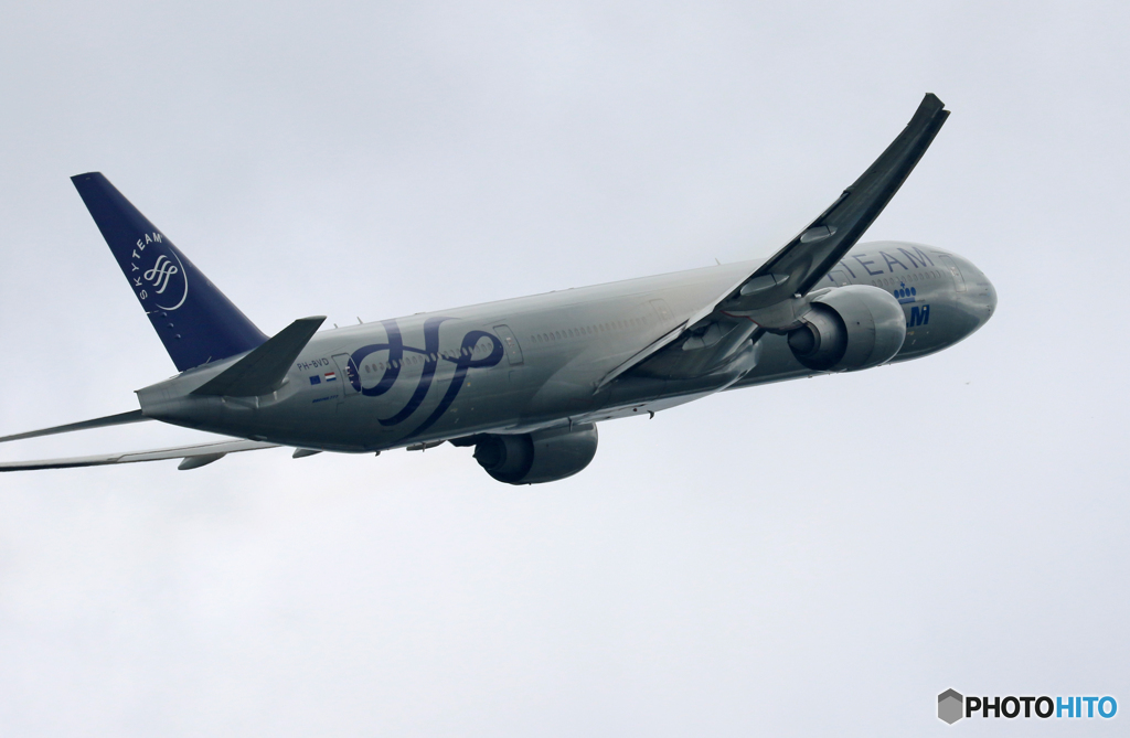 「良い空～」 KLM SKY 777-306 PH-BVD飛ぶ