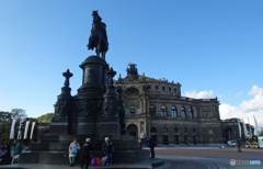 ドイツ（８５２）ドレスデン　ゼンパーオーパー前の銅像