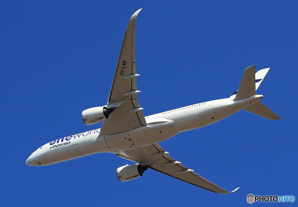 「真青の空」FINNAIR A350-941 OH-LWB飛ぶ