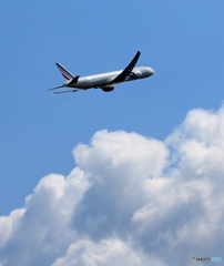 「真青の空」AIR FRANCE 777-200 F-GZNR離陸