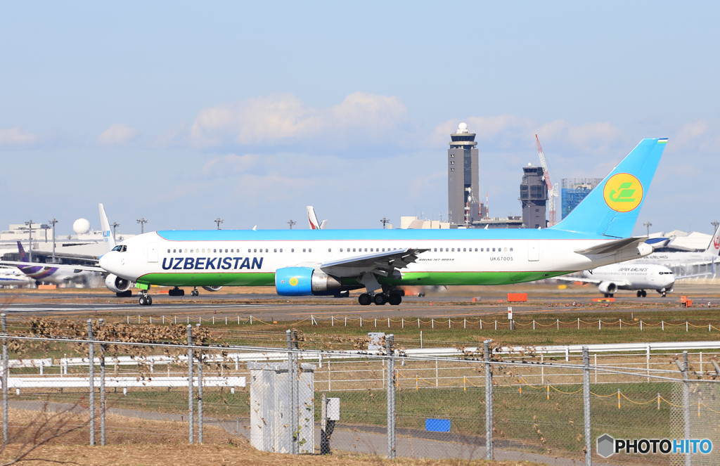 「SKY」UZBEKISTAN 767-33P UK-67005 出発