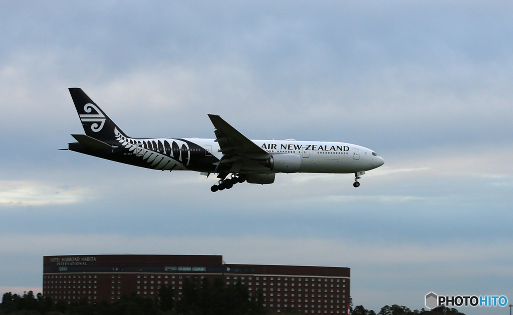 「青の空」Air NZ' 777-219 ZK-OKB 到着です