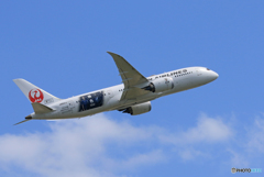 [青い空]　JAL 「勝色」787-8 JA841J 出発