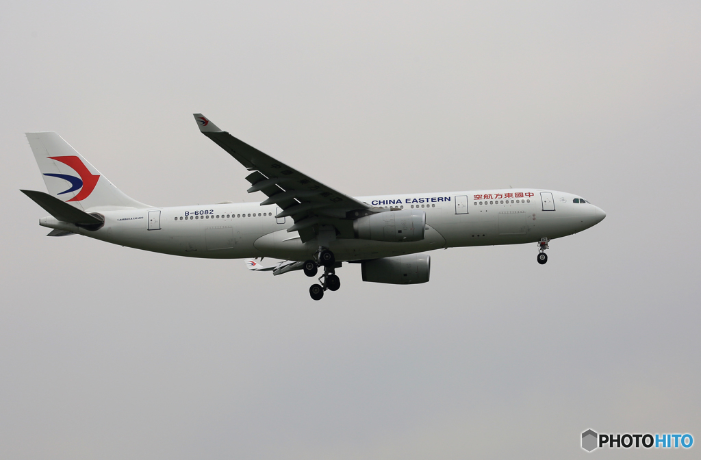 「SKY」? 中国東方 A330-243 B-6082 到着