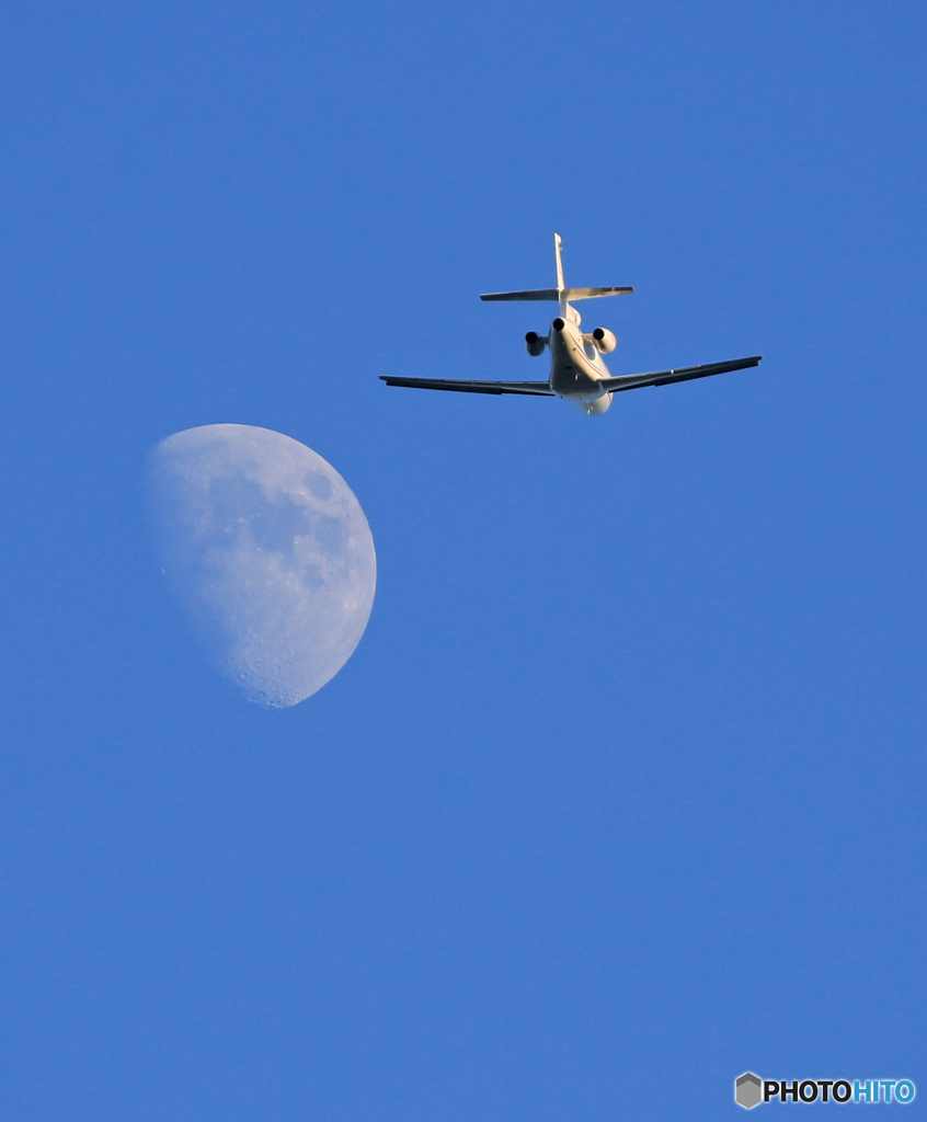 [青い空]　ダッソウファルコン９００EX 月へ飛行