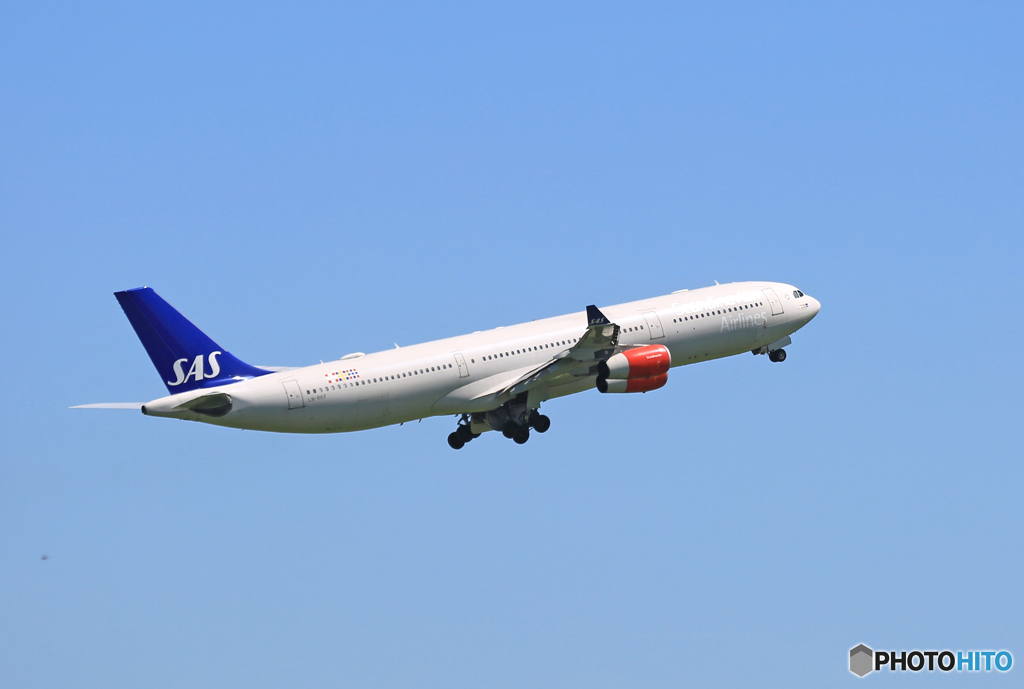 「そらー」 SAS A340-313 LN-RKF Takeoff です