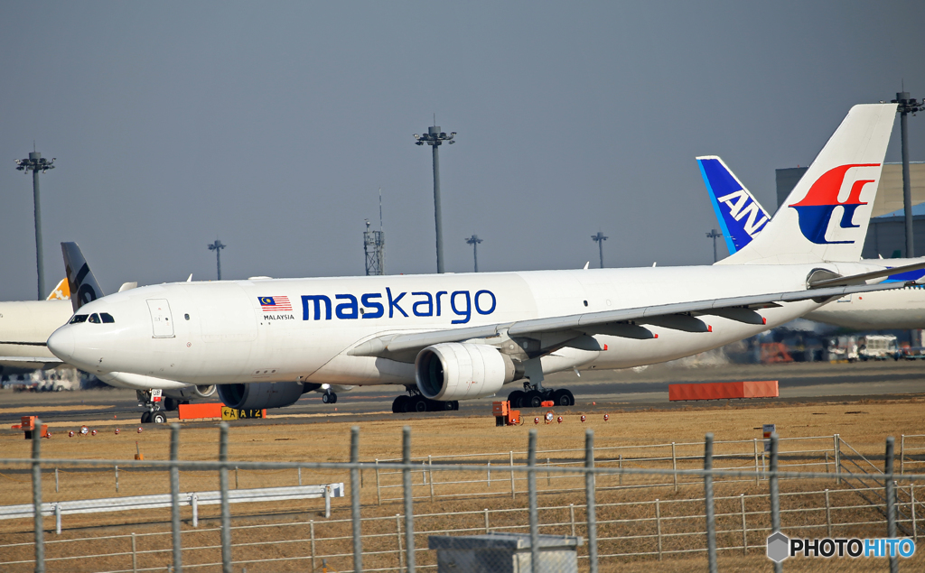 「青い日」 malaysia Kargo  離陸です