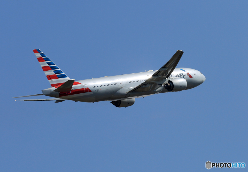 「青空」 American 777-200 N777AN 離陸 します