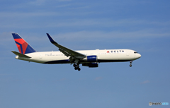 「良い天気」 DELTA 767-332 N1610D 到着です