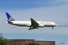 「あおぞら」 UNITED 777-224 N76010 到着です