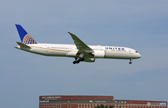 「はれー」 UNITED 787-9 N27965 到着