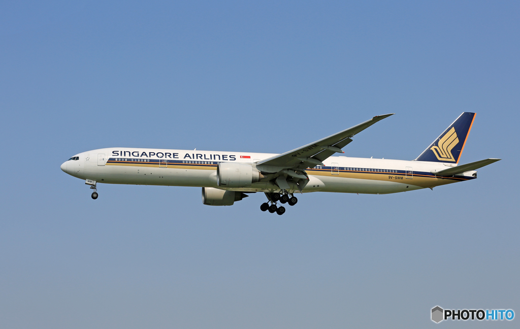 「良い天気」 Singapore 777-300 9M-SWM Landing