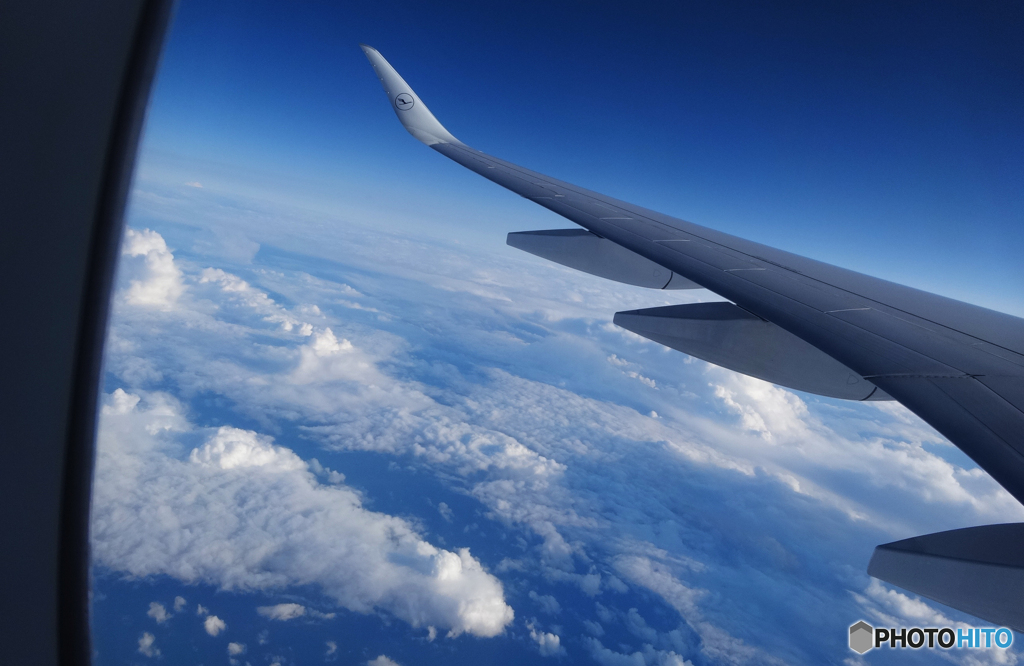エアバス　A３５０の丸窓より見る雲！