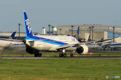 「晴れ」 ANA 787-9 JA877A 飛ぶ