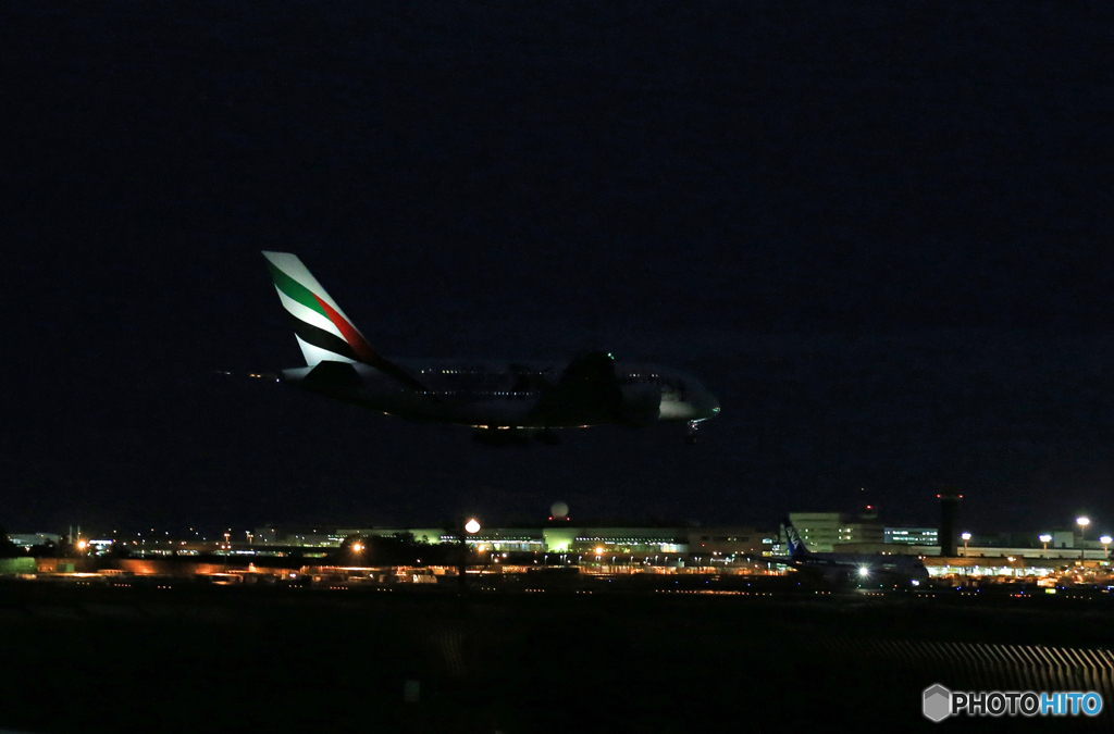 「晴れ」 エミレーツ　シルエットA380  Landing