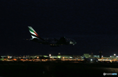 「晴れ」 エミレーツ　シルエットA380  Landing
