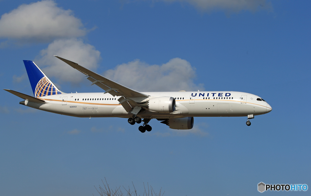  「晴れ」 UNITED 787-9 N26952 到着