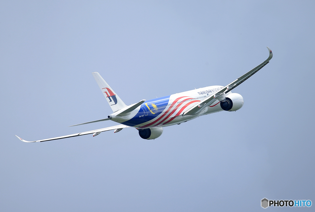 「Blue」マレーシア航空  A350-941 9M-MAC 離陸　