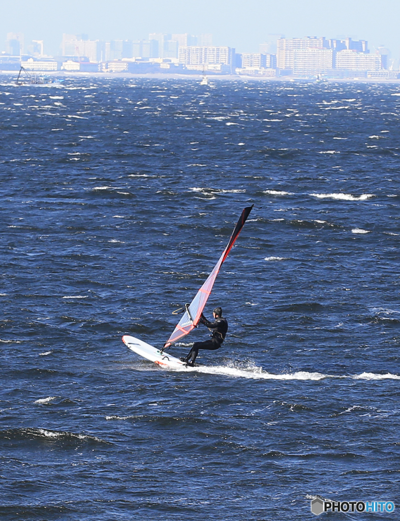 「クール」青い海　と　ウインドサーフィン