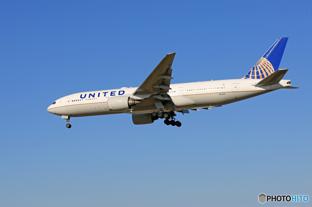 「青が好き」 UNITED 777-222 N1220UA着陸です
