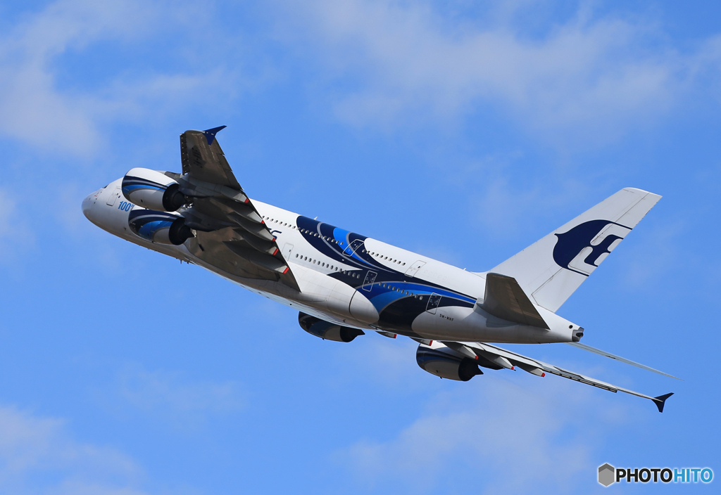 「良い雲」マレーシア航空 A380-841 Takeoff