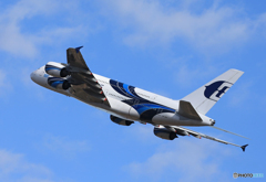 「良い雲」マレーシア航空 A380-841 Takeoff
