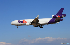「青が大好き」 FedEx MD-11 N587FE 着陸