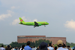 [青い空]　S7 航空 A320-214 VQ-BET 着陸