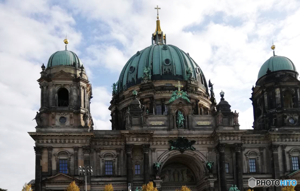 「青が好き」(1085)    ベルリン大聖堂と青い空　