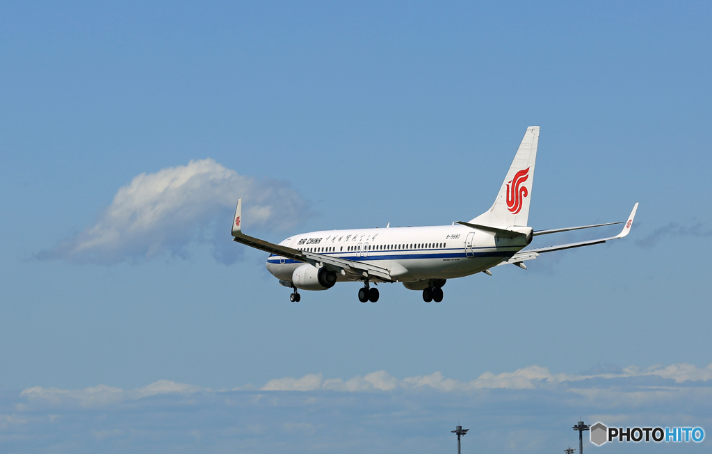 「青が大好き」 China 737-800 B-5680 着陸します