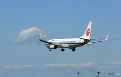 「青が大好き」 China 737-800 B-5680 着陸します