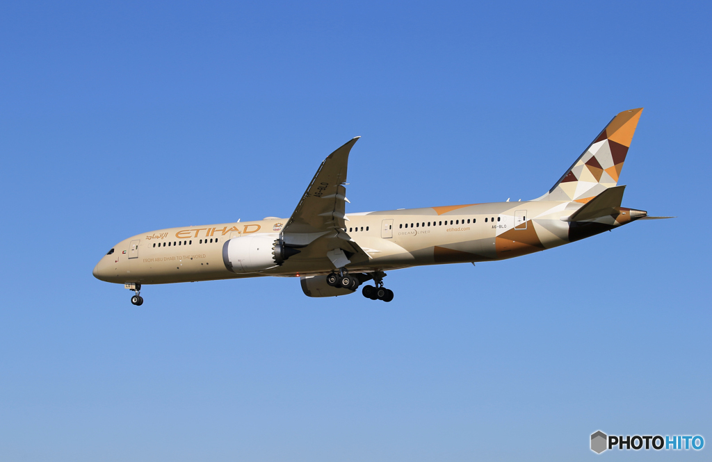 ☀「青い空」が一番 ETIHAD 787-9 到着
